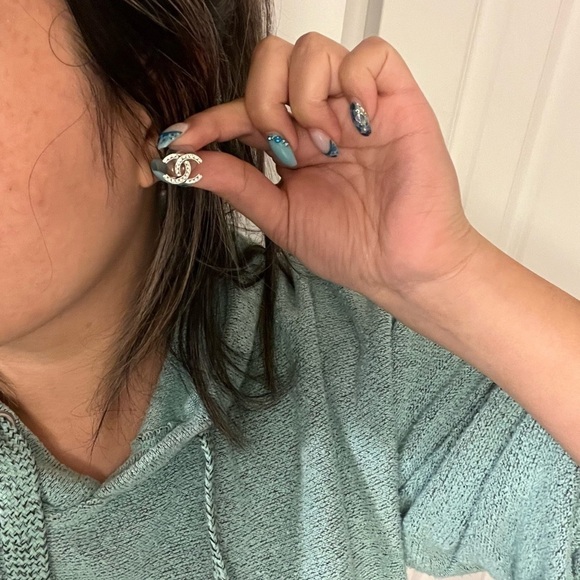 CHANEL CC Classic Silver Stud Earrings - AUTH - Picture 8 of 9